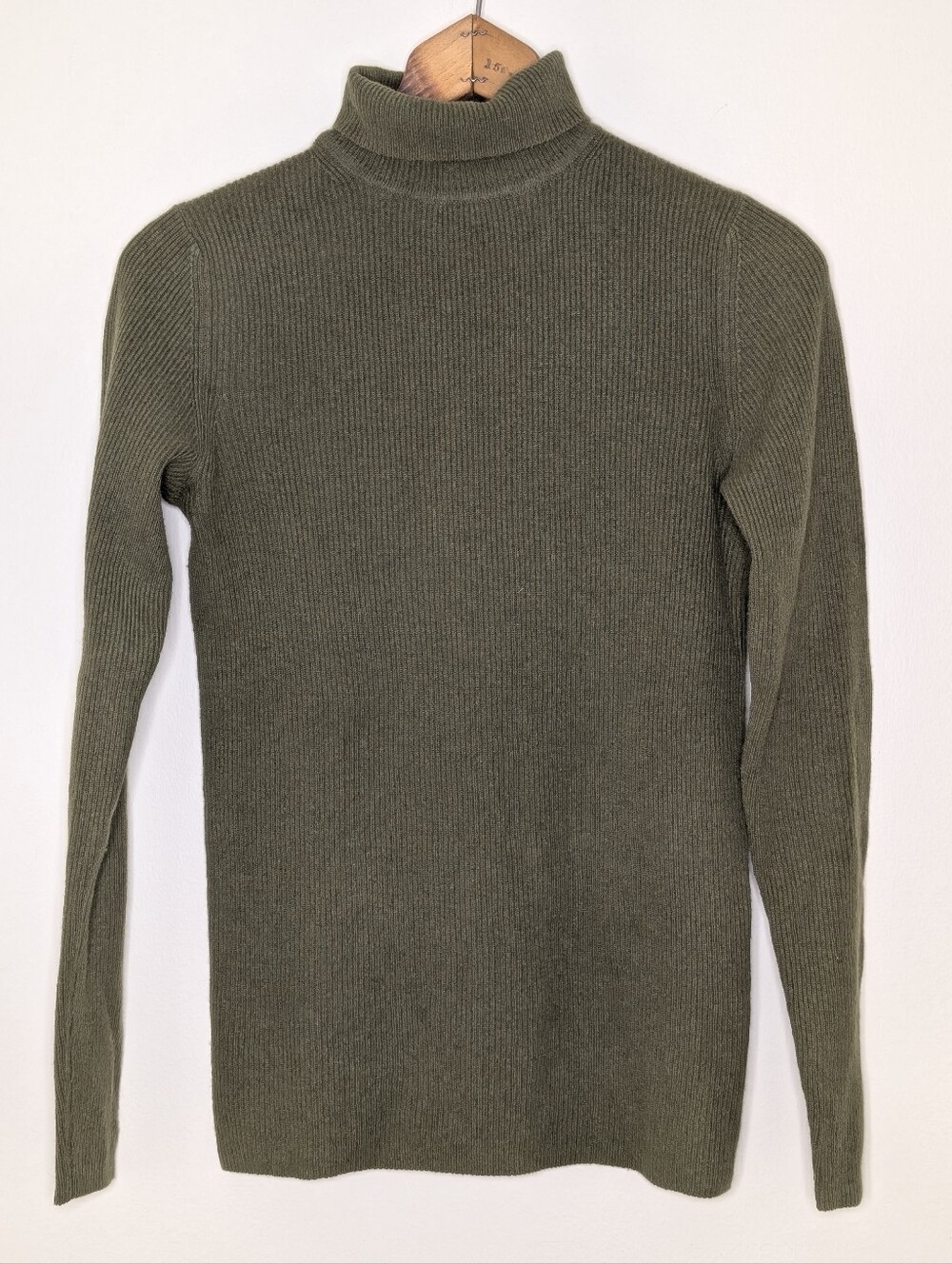 Vince. 100% Cashmere Turtleneck Sweater Olive Green Long Sleeves Women's Small